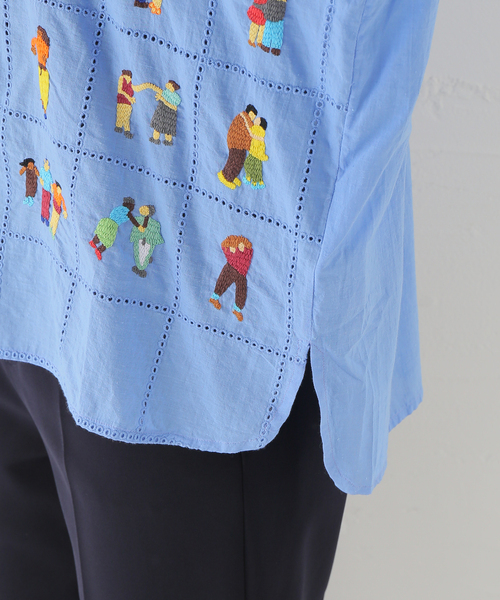 mii（ミー）の「【Mii / ミイ】 HANDEMBROIDERED COTTON SHIRT：シャツ（シャツ/ブラウス・レディース・サックスブルー・SMALL）」の3枚目の写真