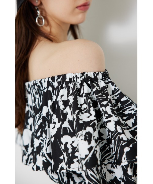 rienda(リエンダ)の「オフショルダークロップドトップス(シャツ/ブラウス・レディース・ブラック系その他/パープル系その他/ホワイト/レッド・FREE)」の16枚目の写真