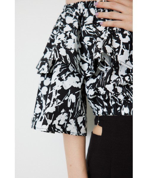 rienda(リエンダ)の「オフショルダークロップドトップス(シャツ/ブラウス・レディース・ブラック系その他/パープル系その他/ホワイト/レッド・FREE)」の11枚目の写真