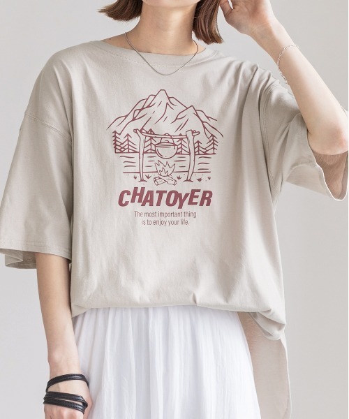 ad thie（アドティエ）の「裾ラウンド・オーバーサイズ キャンプモチーフ ロゴTシャツ（Tシャツ/カットソー・レディース・アイボリー/ピンクベージュ/ネイビー/ミント/オフホワイト/ブラック・FREE）」の6枚目の写真