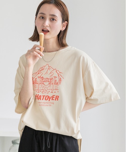 ad thie（アドティエ）の「裾ラウンド・オーバーサイズ キャンプモチーフ ロゴTシャツ（Tシャツ/カットソー・レディース・アイボリー/ピンクベージュ/ネイビー/ミント/オフホワイト/ブラック・FREE）」の14枚目の写真