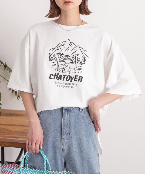 ad thie（アドティエ）の「裾ラウンド・オーバーサイズ キャンプモチーフ ロゴTシャツ（Tシャツ/カットソー・レディース・アイボリー/ピンクベージュ/ネイビー/ミント/オフホワイト/ブラック・FREE）」の7枚目の写真