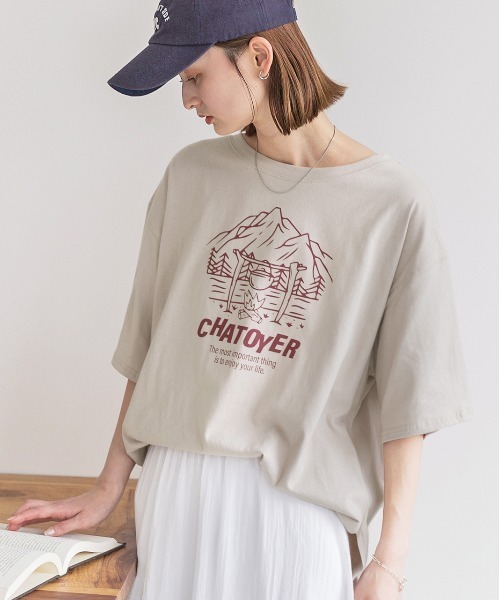 ad thie（アドティエ）の「裾ラウンド・オーバーサイズ キャンプモチーフ ロゴTシャツ（Tシャツ/カットソー・レディース・アイボリー/ピンクベージュ/ネイビー/ミント/オフホワイト/ブラック・FREE）」の21枚目の写真