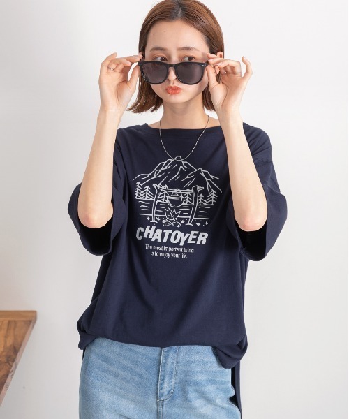 ad thie（アドティエ）の「裾ラウンド・オーバーサイズ キャンプモチーフ ロゴTシャツ（Tシャツ/カットソー・レディース・アイボリー/ピンクベージュ/ネイビー/ミント/オフホワイト/ブラック・FREE）」の18枚目の写真