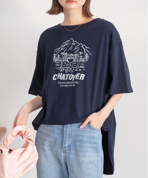 ad thie（アドティエ）の「裾ラウンド・オーバーサイズ キャンプモチーフ ロゴTシャツ（Tシャツ/カットソー・レディース・アイボリー/ピンクベージュ/ネイビー/ミント/オフホワイト/ブラック・FREE）」の19枚目の写真