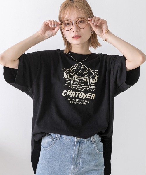 ad thie（アドティエ）の「裾ラウンド・オーバーサイズ キャンプモチーフ ロゴTシャツ（Tシャツ/カットソー・レディース・アイボリー/ピンクベージュ/ネイビー/ミント/オフホワイト/ブラック・FREE）」の11枚目の写真