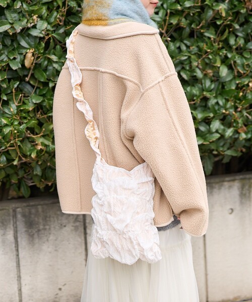 FREAK'S STORE(フリークスストア)の「Casselini × FREAK'S STORE/キャセリーニ 別注スクエアギャザーショルダー(ショルダーバッグ・レディース・ブラック/ナチュラル/ラベンダー・ONE SIZE)」の4枚目の写真