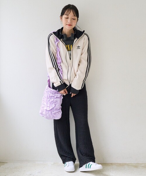 FREAK'S STORE(フリークスストア)の「Casselini × FREAK'S STORE/キャセリーニ 別注スクエアギャザーショルダー(ショルダーバッグ・レディース・ブラック/ナチュラル/ラベンダー・ONE SIZE)」の7枚目の写真