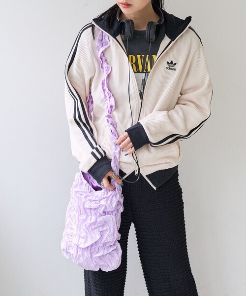 FREAK'S STORE(フリークスストア)の「Casselini × FREAK'S STORE/キャセリーニ 別注スクエアギャザーショルダー(ショルダーバッグ・レディース・ブラック/ナチュラル/ラベンダー・ONE SIZE)」の8枚目の写真