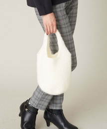 a.v.v（アーヴェヴェ）の「ニットバッグ（ハンドバッグ）」