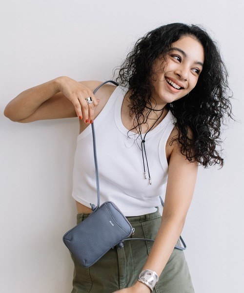 Beau're（ヴュレ）の「【BEAURE】NEW カウレザー スマホショルダーポーチ B-22410（スマホグッズ・レディース・シルバー/ベージュ/ブラック/グレー/パープル・FREE）」の4枚目の写真