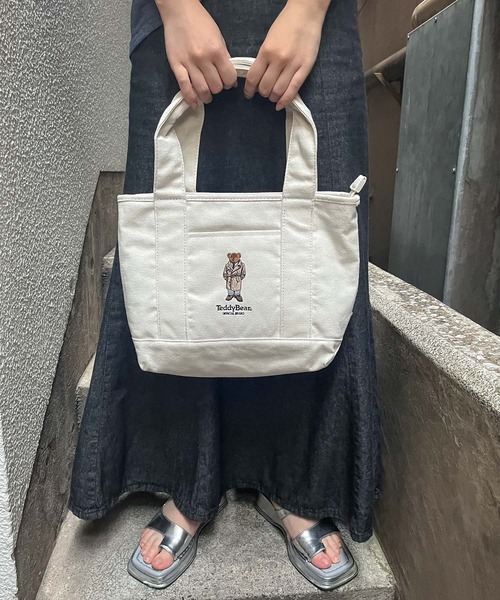 THE BAREFOOT(ベアフット)の「テディベア 刺繍 ミニトートバッグ A5サイズ収納可能 ACR 931000(トートバッグ・レディース・アイボリー/ブラック/カーキ・FREE)」の19枚目の写真