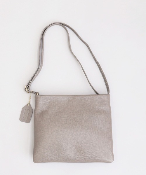 COOCO（クーコ）の「シュリンクレザーヒネリ金具薄マチスクエア型ショルダーバッグ（ショルダーバッグ・レディース・ブラック/ブラウン系その他/グレー/クリアレッド/グリーン・9）」の12枚目の写真