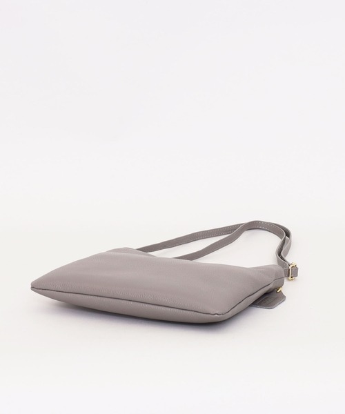 COOCO（クーコ）の「シュリンクレザーヒネリ金具薄マチスクエア型ショルダーバッグ（ショルダーバッグ・レディース・ブラック/ブラウン系その他/グレー/クリアレッド/グリーン・9）」の13枚目の写真