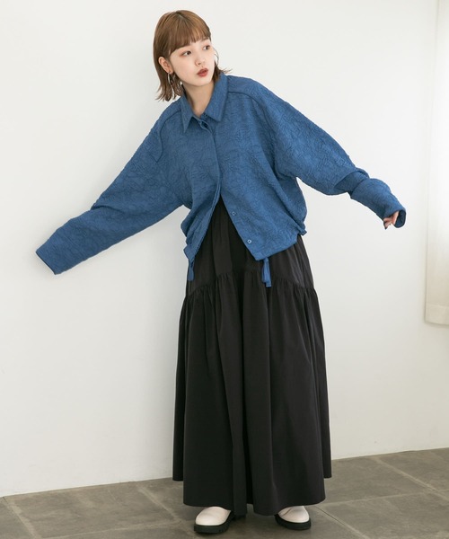 KBF(ケイビーエフ)の「パイピングジャガードシャツ(シャツ/ブラウス・レディース・ブラック/オフホワイト/ブルー・ONE)」の3枚目の写真