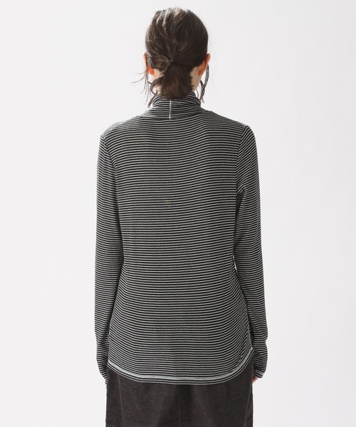 niko and...（ニコアンド）の「テンセル混タートルプルオーバー（Tシャツ/カットソー・レディース・レッド/ブラック/アイボリー・MEDIUM/LARGE）」の15枚目の写真