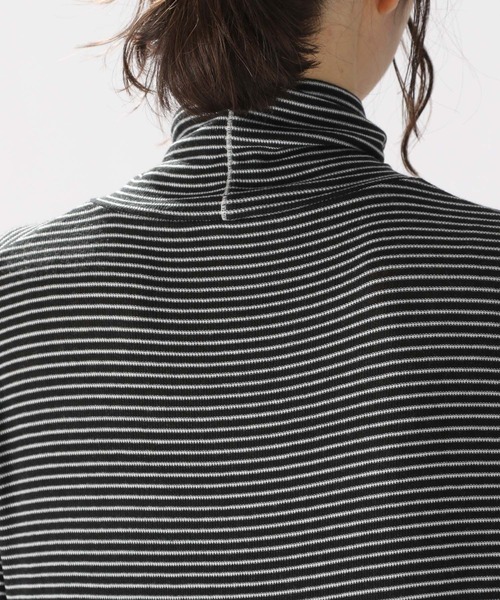 niko and...（ニコアンド）の「テンセル混タートルプルオーバー（Tシャツ/カットソー・レディース・レッド/ブラック/アイボリー・MEDIUM/LARGE）」の17枚目の写真