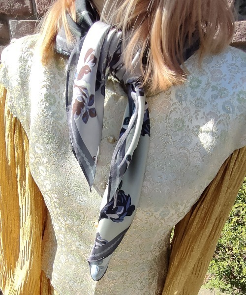 Casselini（キャセリーニ）の「Casselini(キャセリーニ)マルチパターンスカーフ（ストール/ショール・レディース・レッド/ブルー/チャコール・FREE）」の6枚目の写真