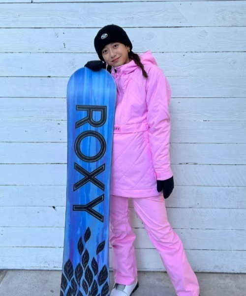 ROXY(ロキシー)の「HONOLUA BAY/ロキシーオーバル型ブランドロゴ折り返しビーニー・ニットカフキャップ(ニットキャップ/ビーニー・レディース・ブラウン/ミント/オレンジ/ホワイト/ブラック・FREE)」の18枚目の写真