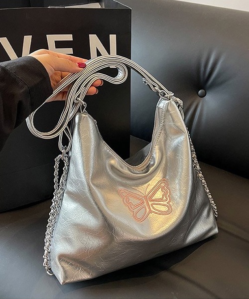 shopnikoniko（ショップニコニコ）の「バタフライ刺繍 2way トライアングルバッグ 蝶々 リュックサック（トートバッグ・レディース・ブラック/ホワイト/シルバー・フリー）」の4枚目の写真