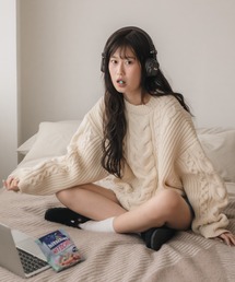 【定番人気!HIT ITEM!】【新色追加】ケーブル編クルーネックニット / クルーネック 長袖 無地 ガーリー ニット ノームコア トラッド カジュアル シンプル 韓国 秋服 冬服 オーバーサイズ アイボリー グレー ブラック レッド ブラウン 赤ニット トップス ケーブル編み クリスマス ビンテージ風 もちもちニット