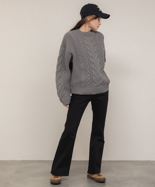 HEILIS(ヘイリス)の「【定番人気!HIT ITEM!】【新色追加】ケーブル編クルーネックニット / クルーネック 長袖 無地 ガーリー ニット ノームコア トラッド カジュアル シンプル 韓国 秋服 冬服 オーバーサイズ アイボリー グレー ブラック レッド ブラウン 赤ニット トップス ケーブル編み クリスマス ビンテージ風 もちもちニット(ニット/セーター・レディース・グレー/アイボリー/ブルー/ブラウン/レッド/ブラック・FREE)」の11枚目の写真