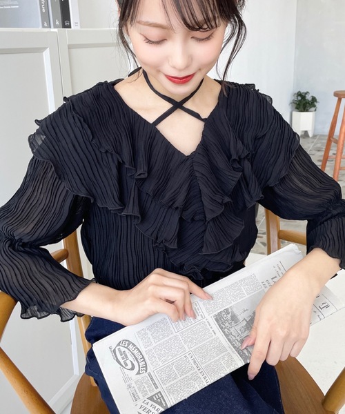 moment+（モーメントプラス）の「クリンクルシフォンクロスネック