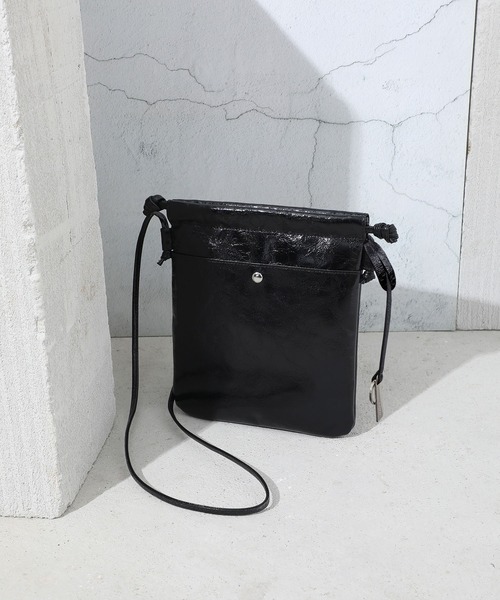 Ungrid(アングリッド)の「【Ungrid/アングリッド】メタリック ミニショルダーバッグ パスポート入れ、スマホケース(ショルダーバッグ・レディース・ゴールド/シルバー/ブラック/ブロンズ・FREE)」の15枚目の写真
