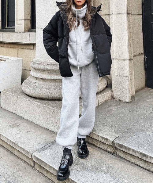 esutoreja（エストレジャ）の「ハイネックスウェットセットアップ