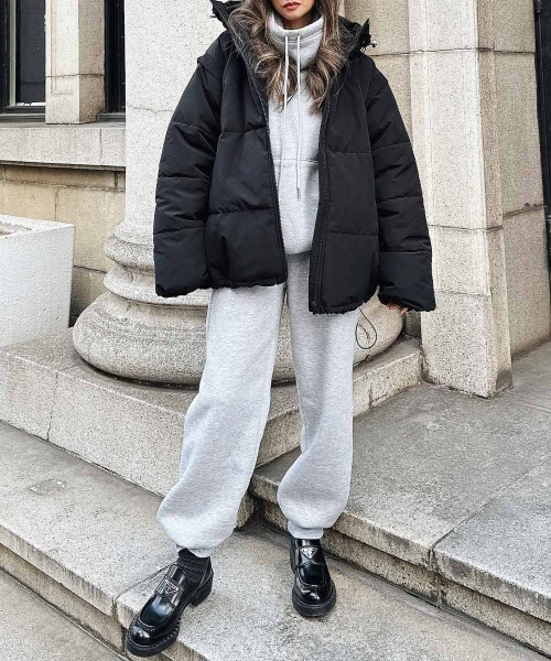 esutoreja（エストレジャ）の「ハイネックスウェットセットアップ