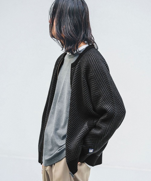 URBAN RESEARCH Sonny Label（アーバンリサーチサニーレーベル）の「『別注』BAEXFATE×Sonny Label　ヘリンボンジップアップニットカーディガン（カーディガン/ボレロ・メンズ・ブラック/ネイビー/ナチュラル・MEDIUM/LARGE）」の8枚目の写真