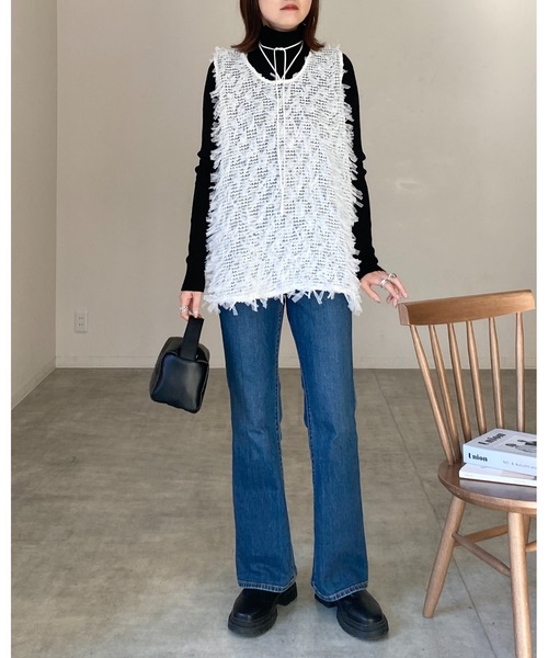 She's Closet(シーズクローゼット)の「チュールフリンジジャガードチョーカーVネックロング丈ベスト(ベスト・レディース・オフホワイト/アイボリー/ブラック・FREE)」の11枚目の写真