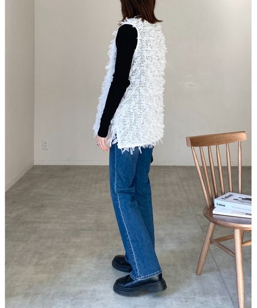 She's Closet(シーズクローゼット)の「チュールフリンジジャガードチョーカーVネックロング丈ベスト(ベスト・レディース・オフホワイト/アイボリー/ブラック・FREE)」の9枚目の写真