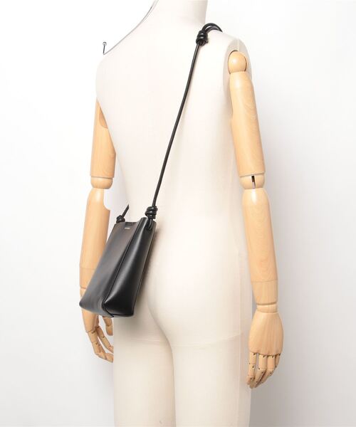 JIL SANDER(ジルサンダー)の「JIL SANDER GIRO CROSSBODY(ショルダーバッグ・レディース・ブラック・FREE)」の2枚目の写真
