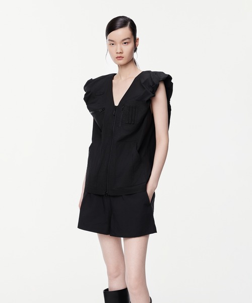 JNBY（ジェーエヌビーワイ）の「Relaxed Chic Pleated Vest