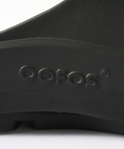 OOFOS(ウーフォス)の「【OOFOS/ウーフォス】 OOmega OOahh(サンダル・メンズ・ブラック・26cm/27cm/28cm)」の11枚目の写真