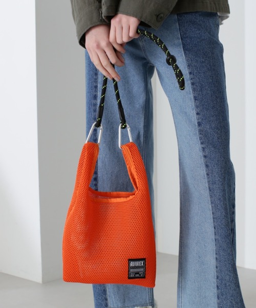AVIREX(アヴィレックス)の「MESH 2WAY SHOULDER BAG/メッシュ2ウェイショルダーバッグ(ショルダーバッグ・レディース・ブラック/オレンジ/ブルー・FREE)」の3枚目の写真