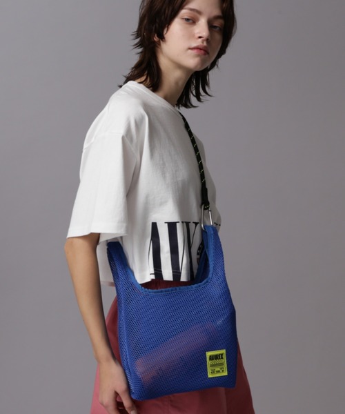 AVIREX(アヴィレックス)の「MESH 2WAY SHOULDER BAG/メッシュ2ウェイショルダーバッグ(ショルダーバッグ・レディース・ブラック/オレンジ/ブルー・FREE)」の1枚目の写真