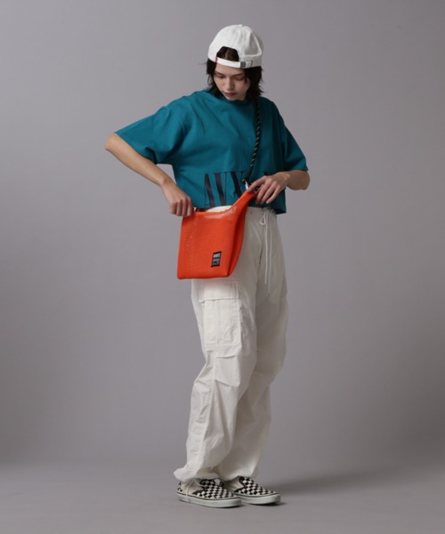 AVIREX(アヴィレックス)の「MESH 2WAY SHOULDER BAG/メッシュ2ウェイショルダーバッグ(ショルダーバッグ・レディース・ブラック/オレンジ/ブルー・FREE)」の15枚目の写真