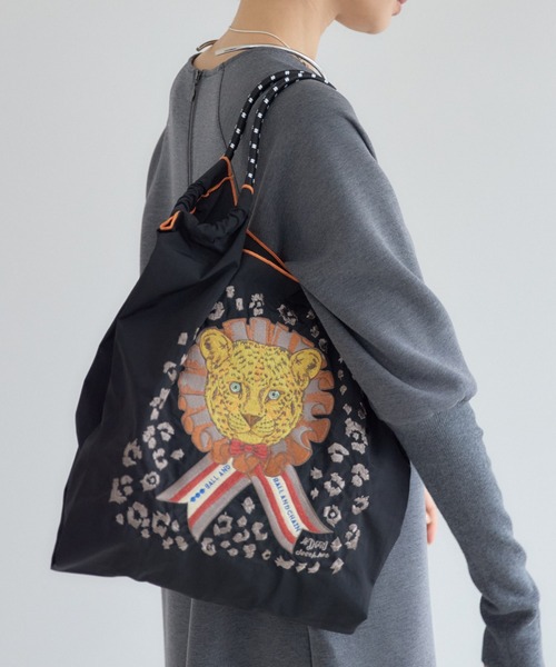 Ball&Chain(ボールアンドチェーン)の「【KATHARINE ROSS】Ball&Chain 撥水アニマル刺繍 トートバッグ レギュラーサイズ(トートバッグ・レディース・ブルー/ライトグレー/ブラック/ベージュ/パープル/ベージュ系その他/ライトブルー・MEDIUM)」の2枚目の写真