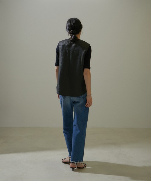 SALON adam et rope'(サロン アダム エ ロペ)の「シャイニーツイルジレ/ベスト【セットアップ対応】(ベスト・レディース・ブラック/グレー系その他・FREE)」の5枚目の写真