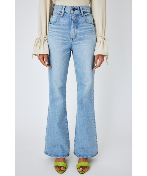 MOUSSY(マウジー)の「MVS L/BLU FLARE(デニムパンツ・レディース・ライトブルー・22inch/23inch/24inch/25inch/26inch)」の3枚目の写真