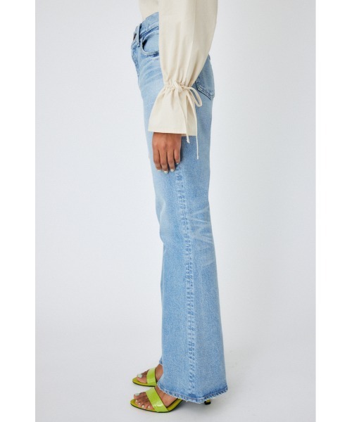MOUSSY(マウジー)の「MVS L/BLU FLARE(デニムパンツ・レディース・ライトブルー・22inch/23inch/24inch/25inch/26inch)」の4枚目の写真