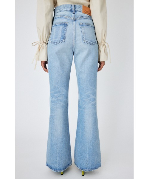 MOUSSY(マウジー)の「MVS L/BLU FLARE(デニムパンツ・レディース・ライトブルー・22inch/23inch/24inch/25inch/26inch)」の5枚目の写真
