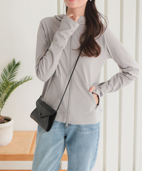 KOBE LETTUCE（コウベレタス）の「[ 超冷感 ] UVカット接触冷感ラッシュガードパーカートップス（パーカー・レディース・ブラック/グレー/ネイビー/グレイッシュベージュ・L/M/XL）」の3枚目の写真