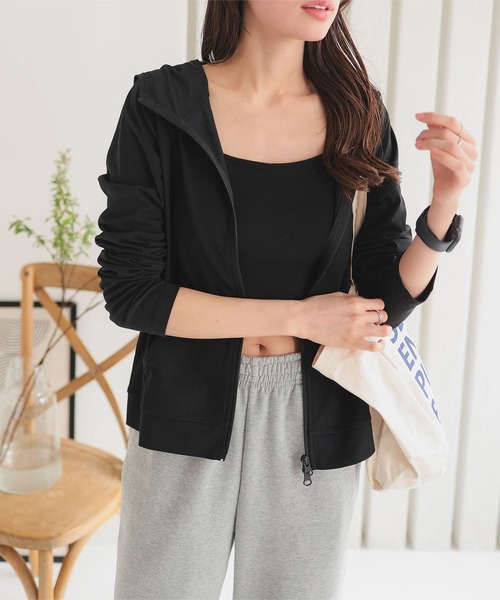 KOBE LETTUCE（コウベレタス）の「[ 超冷感 ] UVカット接触冷感ラッシュガードパーカートップス（パーカー・レディース・ブラック/グレー/ネイビー/グレイッシュベージュ・L/M/XL）」の6枚目の写真