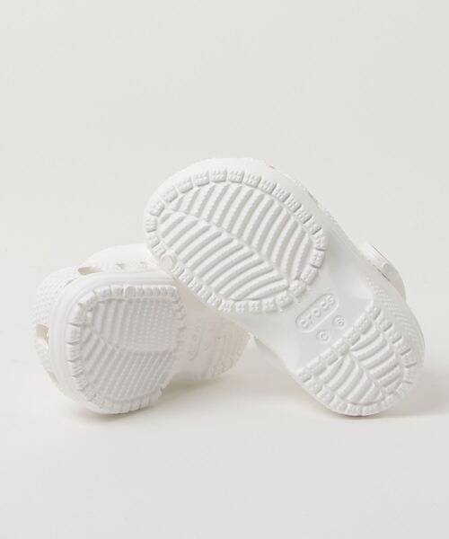 crocs（クロックス）の「CROCS/クロックス キッズ クロックス TODDLER CLASSIC CLOG 206990-100（サンダル・キッズ・ホワイト・17.5cm/14.0cm/15.0cm/15.5cm/16.5cm）」の2枚目の写真