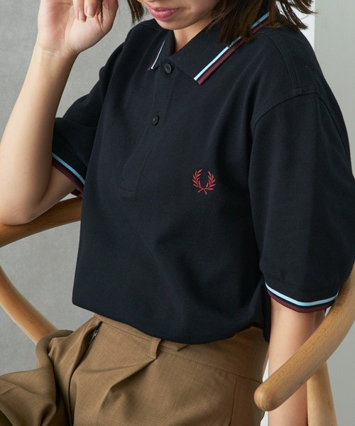 FRED PERRY（フレッドペリー）の「【FRED PERRY】The Twin Topped Fred Perry Shirt M3600（ポロシャツ・レディース・ブラック系その他2/ネイビー系2/ホワイト系その他2/ブラック/ネイビー系3/チャコールグレー/ネイビー/オートミール/モスグリーン/バーガンディー/ホワイト/ベージュ/ベージュ系その他/ネイビー系4/アイボリー/ブラック系その他3/アイボリー系2/ネイビー系5/カーキ/レッド系/アイボリー系3/ネイビー系6/ダークグリーン/ダークグリーン系2/ダークグレー/ミント/ライトグレー/ピンク/ベージュ系2/ブラック系その他4/アイボリー系4/アイボリー系5/ライトブルー/ブルー系その他2/ネイビー系7/グリーン系1/ダークオレンジ/ブラック系その他5/ライトイエロー/カーキ系2/ダークインディゴブルー/ブルー系その他/グリーン系その他2/ブラウン/イエロー/ダークブルー/グリーン系その他3/ベージュ系その他3/ブルー系4/ブラック系その他6/カーキ系3/ベージュ系その他4/ホワイト系その他3/ブラウン系その他3/ワイン/ブルー系その他3/ダークネイビー/レッド/ブラック系7/グリーン系その他4/レッド系1/ブラック系8/ブラック系9/オフホワイト/グレイッシュブルー/ブルー/ボルドー/ネイビー系8・L/M/S/XL/XS）」の12枚目の写真