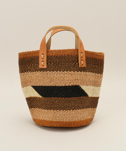 B.C STOCK（ベーセーストック）の「AFRICAN SQUARE/アフリカンスクエア カワハンドルサイザルバスケットバッグ（かごバッグ・レディース・ブラウン/ブラック・FREE）」の2枚目の写真