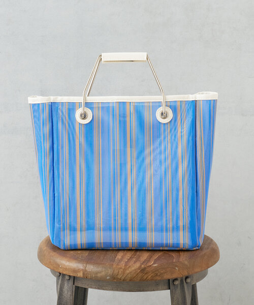 Actually（アクチュアリー）の「メッシュ×PVC ストライプスクエアトートバッグ（トートバッグ・レディース・ブルー/オレンジ・0）」の6枚目の写真